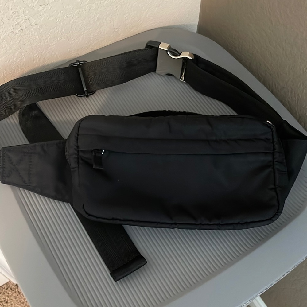 Main character belt bag